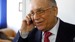 Iliescu are reţineri să vorbească la telefon lucruri importante