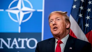 Donald Trump declară că nu exclude ocuparea prin forţă militară a Groenlandei, care este teritoriu NATO