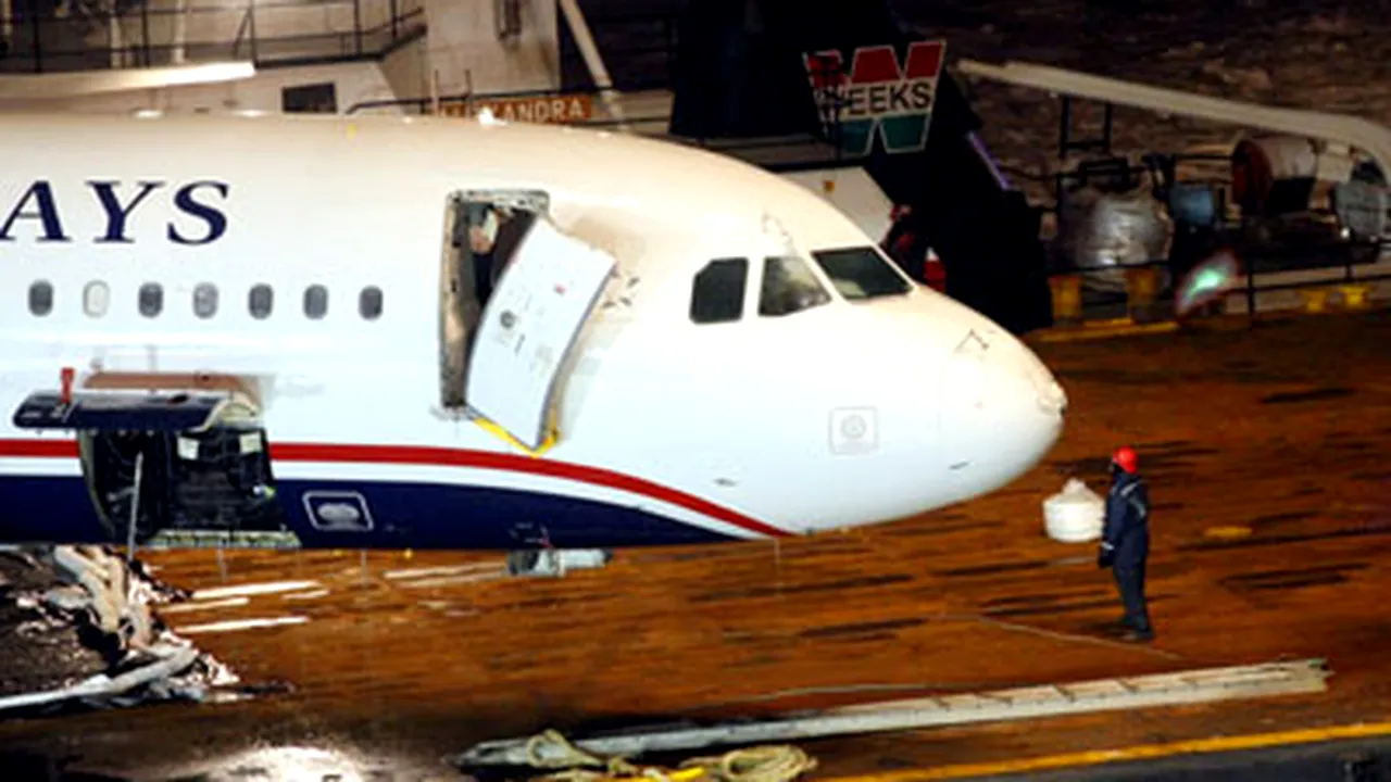 Avionul prăbuşit la New York, scos din apele fluviului Hudson