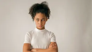 Noi cercetări arată cum se poate manifesta diferit anxietatea socială în rândul adolescenților