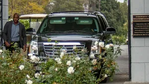 Mick Jagger, înconjurat de rude şi prieteni, la funeraliile iubitei sale, L'Wren Scott - FOTO