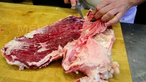 AFP: Un măcelar român în Bavaria, de la visul german, la realitatea dură