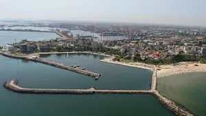Un yacht a eşuat pe plaja Modern din Constanţa -VIDEO