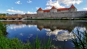 Filă de istorie. Se construieşte un pod mobil de lemn, ca în secolul 17, la intrarea în Cetatea Făgăraş