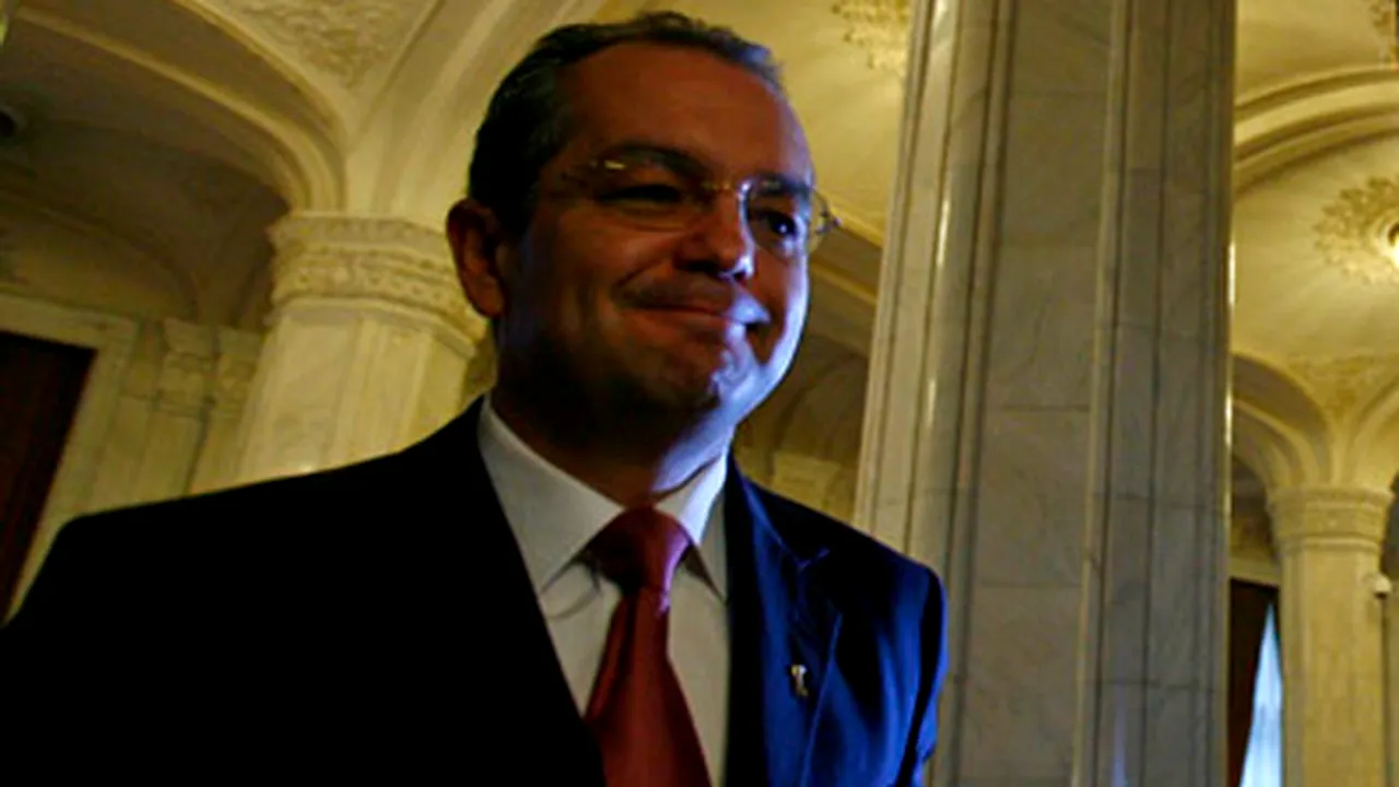 Boc, întrebat ce face dacă Guvernul Croitoru trece: Fac foarte bine, am catedră la universitate