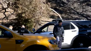 Şoferul care a intrat cu maşina în mulţime la un club din Los Angeles ar fi fost împușcat