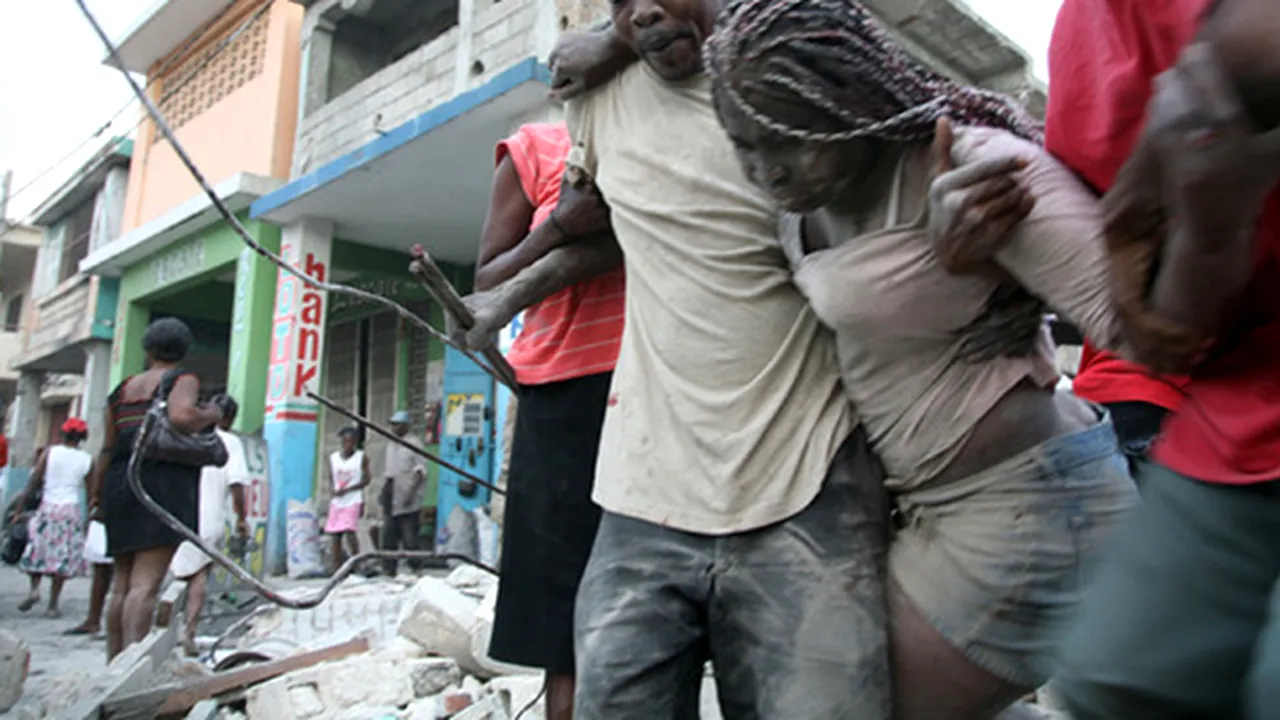 Numeroşi studenţi, blocaţi sub dărâmături într-o universitate din Port-au-Prince