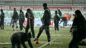 Deţinuţii de la Colibaşi vor deszăpezi terenul de la Mioveni pentru meciul cu Steaua