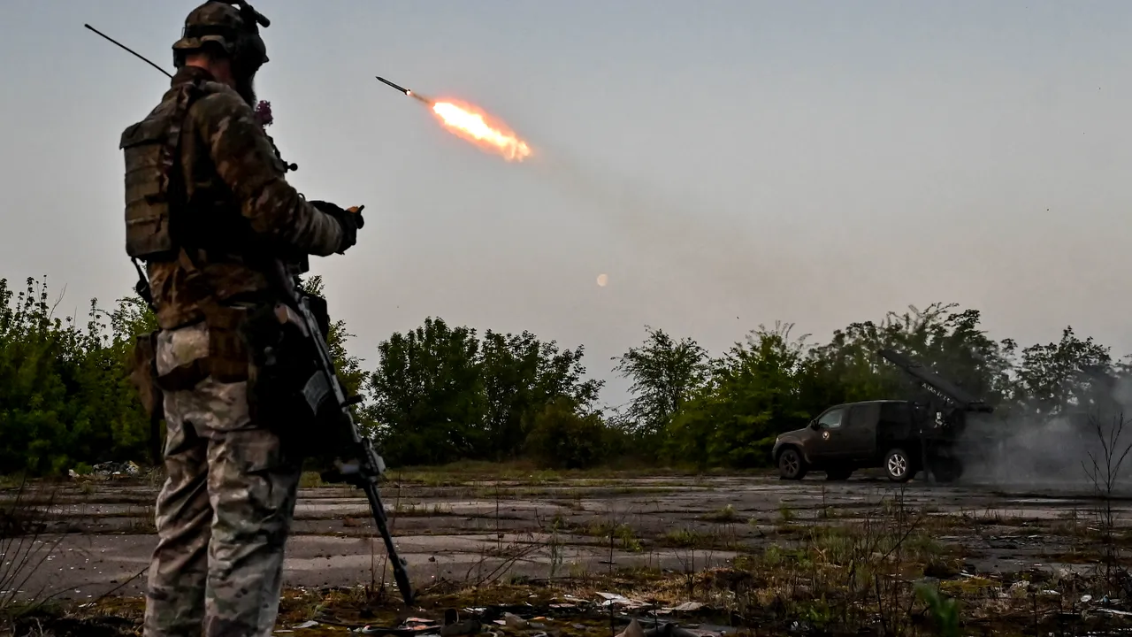 Războiul din Ucraina, ziua 855. Soldaţi nord-coreeni merg în Doneţk de luna viitoare / Un aliat al lui Putin ameninţă SUA / Nou ajutor de 5 milioane de dolari din partea Danemarcei pentru Ucraina / Michel nu te teme de Rusia / Şefii din statele UE, negocieri la cină