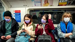 Speranţă în vreme de criză: Măştile colorate te pot ajuta să alungi coronavirusul 