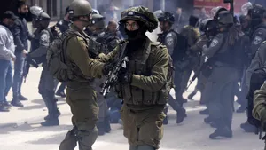 Adolescent palestinian, împuşcat mortal de militari israelieni în Cisiordania