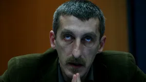 Gândul: Şefii de agenţii - „plafonaţi“, subalternii rămân cu superlefuri