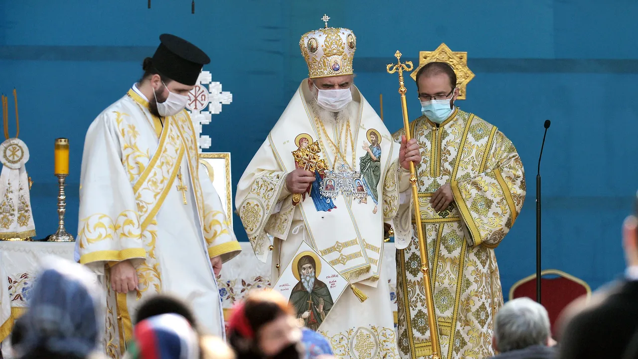COMENTARIU Marius Oprea: Mesajul ascuns al predicii Patriarhului Daniel