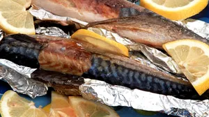 Consumul de peşte poate preveni tulburările de vedere la bătrâneţe