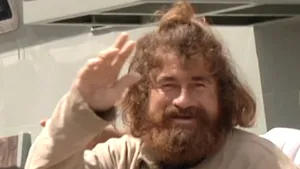 Mărturia bărbatului care susţine că a plutit în derivă, timp de peste un an, în Pacific: Au fost momente în care m-am gândit să mă sinucid - VIDEO