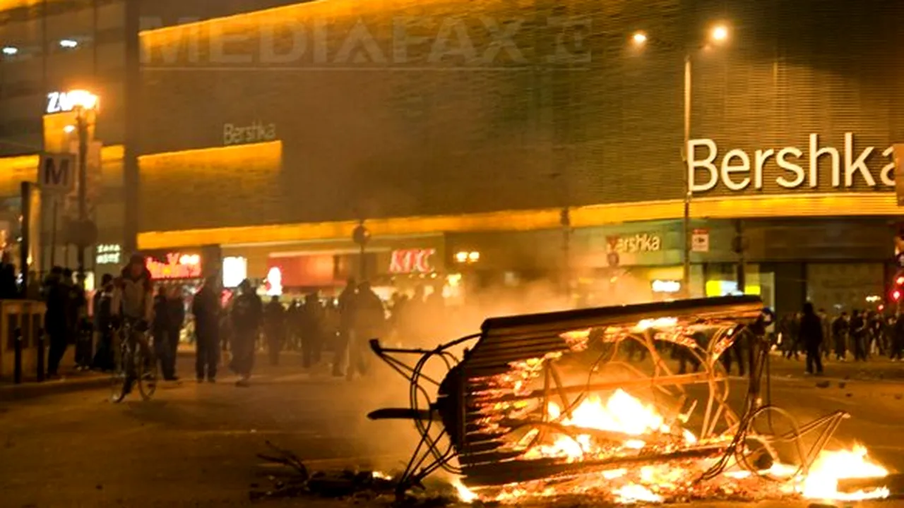 Un tânăr a fost arestat pentru jefuirea unui magazin de la Unirea în timpul protestelor de duminică
