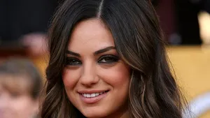 Mila Kunis, salvată de pompieri, după ce a rămas blocată într-un ascensor