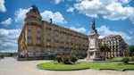 Așa arată hotelul în care se cazează Brad Pitt când vizitează Spania. A fost construit în Belle Époque, iar camerele ajung și la 4.000 de euro pe noapte