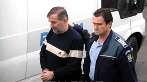 Bărbatul care şi-a ucis soţia şi un copil în SUA a plâns în faţa judecătorilor Curţii de Apel Bucureşti