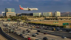 Criza la americani continuă: American Airlines trimite 25.000 de angajaţi în şomaj tehnic 