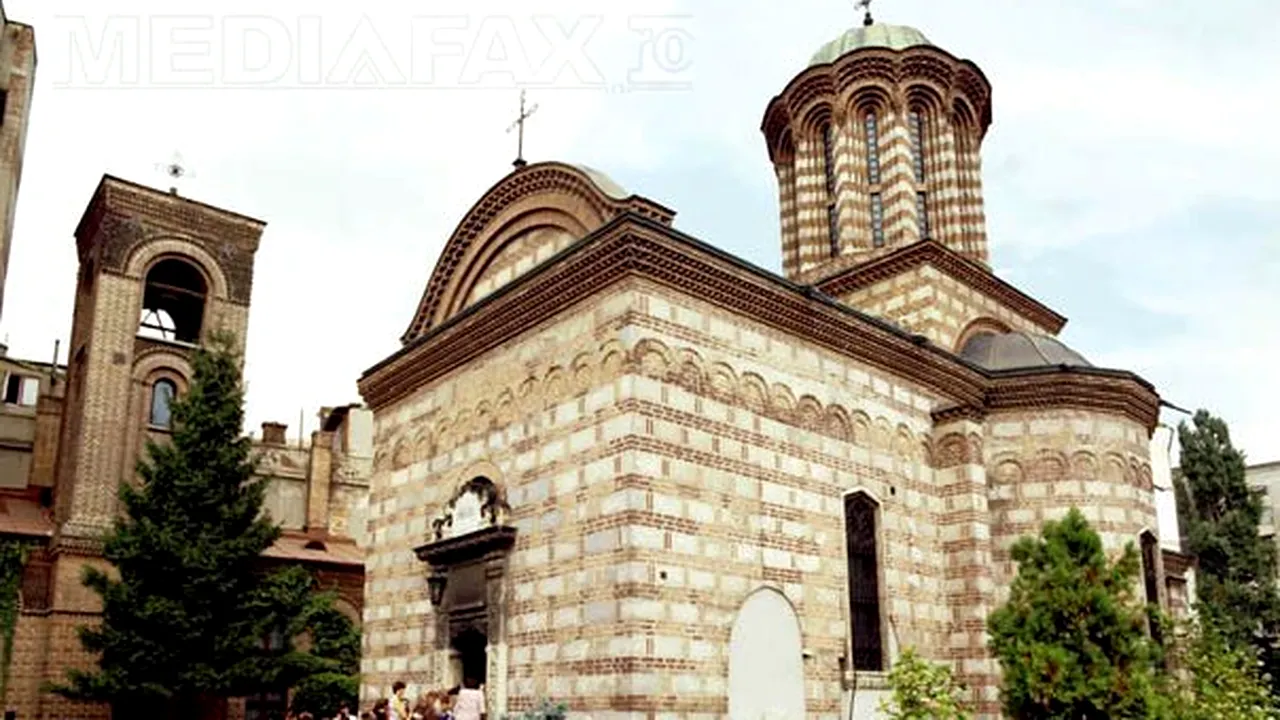 Sute de credincioşi la sfinţirea picturii şi a lucrărilor de la Biserica Domnească din Capitală