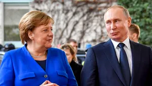 Angela Merkel, dată dispărută. Nemţii cred că plătesc greşelile coabitării sale cu Vladimir Putin
