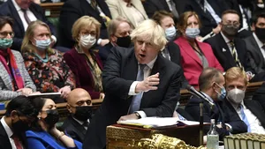 Boris Johnson a stabilit strategia de combatere a noului val de Omicron. Ce măsuri vor fi luate