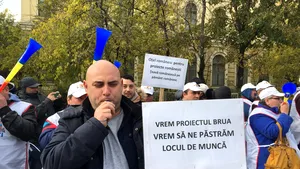 PROTEST în faţa Guvernului: Angajaţii ArcelorMittal Galaţi, nemulţumiţi autorităţile nu sprijină proiectul gazoductului BRUA | FOTO, VIDEO