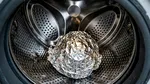 Truc spaniol: un guguloi de folie de aluminiu în mașina de spălat. Ce efect are și de ce e util