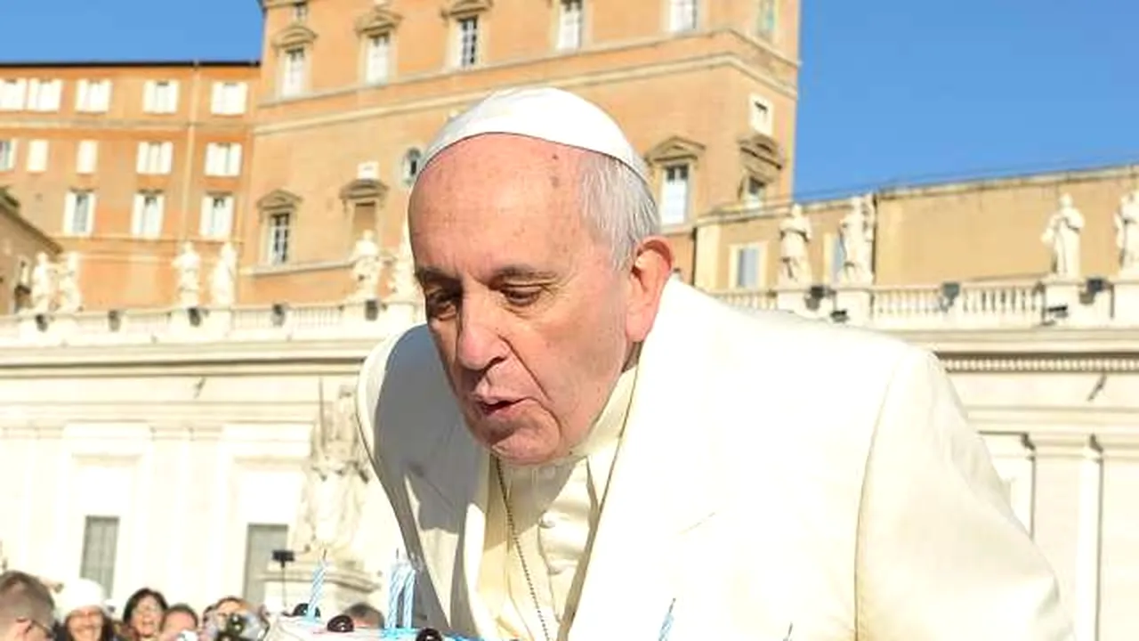 Papa Francisc împlineşte 80 de ani. Vaticanul îi promovează aniversarea pe reţelele de socializare