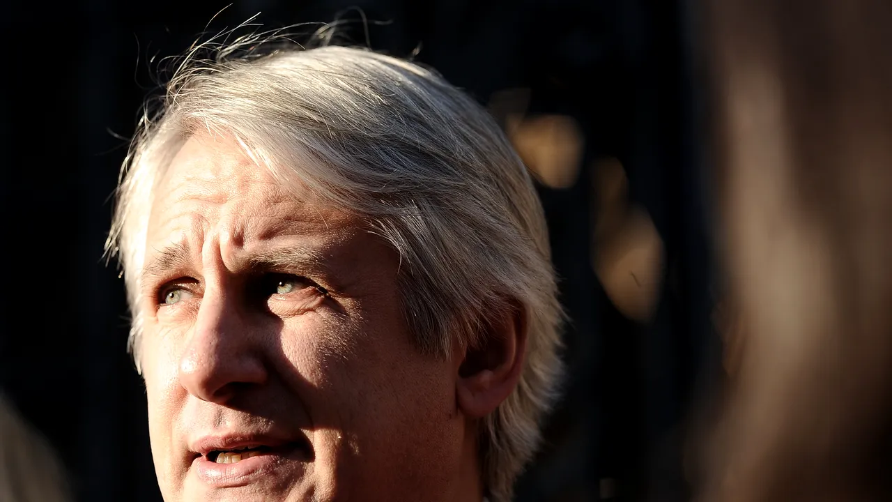Teodorovici şi-a depus candidatura pentru funcţia de preşedinte al PSD 