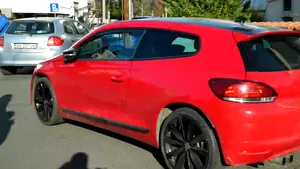 Spălătoria vine la tine în parcare, cu ajutorul unei aplicaţii. Doi programatori îţi curăţă maşina ecofriendly chiar în parcare