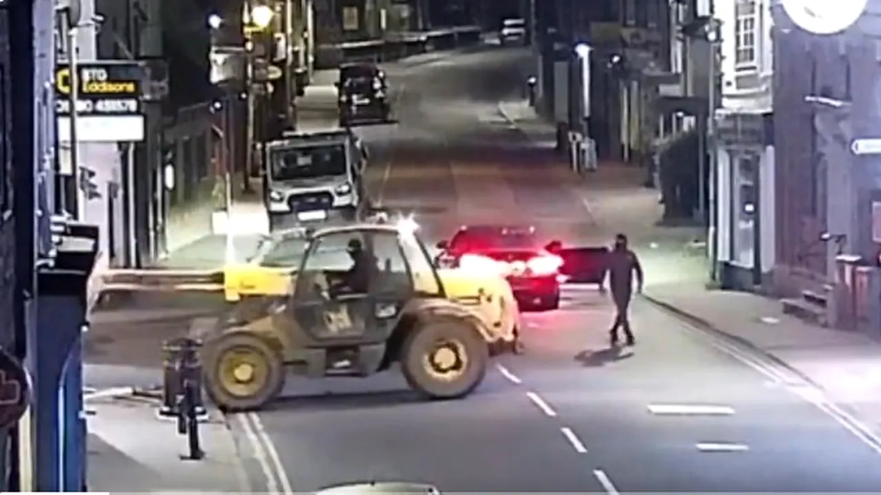 Caraibe: Patru hoți au furat un excavator ca să fure un bancomat și, până la urmă, n-au mai furat nimic / În schimb, au devenit subiect de meme
