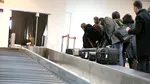 Bonusuri pentru identificarea bagajelor supradimensionate ale pasagerilor easyJet. Mai multe aeroporturi din Marea Britanie oferă recompense angajaților