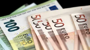 INS. Unu din nouă angajaţi români câştigă peste 1.000 de euro net pe lună. În ce domenii lucrează