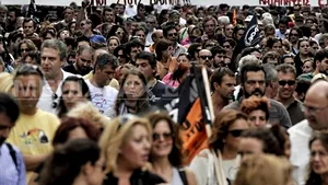 Studenţi greci au ocupat postul public de televiziune din Atena