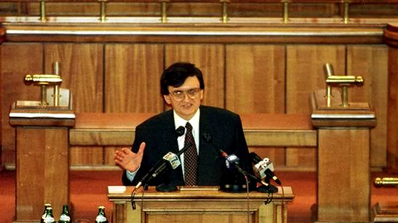 Duminică, 8 martie 1998 / 12:16:00 - Premierul Victor Ciorbea demisionează