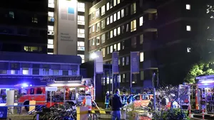 Incendiu de amploare la un spital din Dusseldorf: Cel puţin un mort şi zeci de răniţi, dintre care 11 în stare foarte gravă | FOTO
