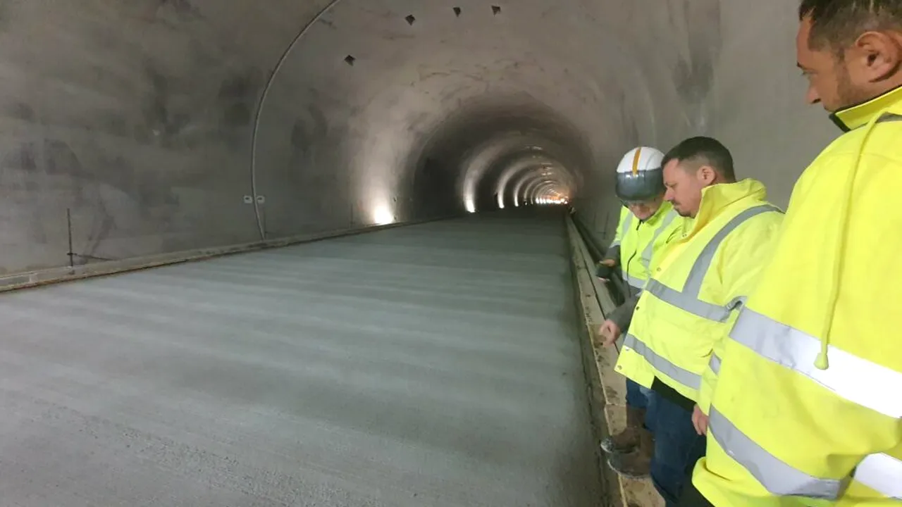 A fost turnat beton în tunelul Curtea de Argeș din lotul 4 al Autostrăzii Sibiu - Pitești. Când se va putea circula pe această secțiune?