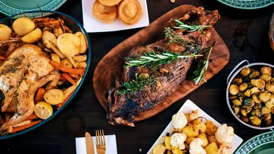 SOCIAL Cum se prepară friptura de miel la cuptor, preparatul tradițional al mesei de Paște