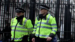Străzi mai sigure în perioada de vară. Marile centre urbane din Marea Britanie vor beneficia de mai multe patrule de poliție