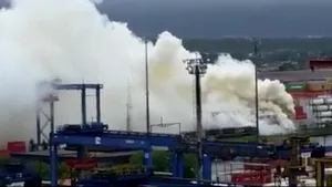Alertă chimică în cel mai mare port din Brazilia după un incendiu. FOTO