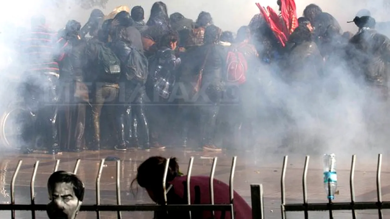 PROTESTE în Turcia: Manifestaţie împotriva lui Erdogan la locul accidentului minier. Poliţia a folosit gaze lacrimogene la Ankara împotriva a sute de studenţi