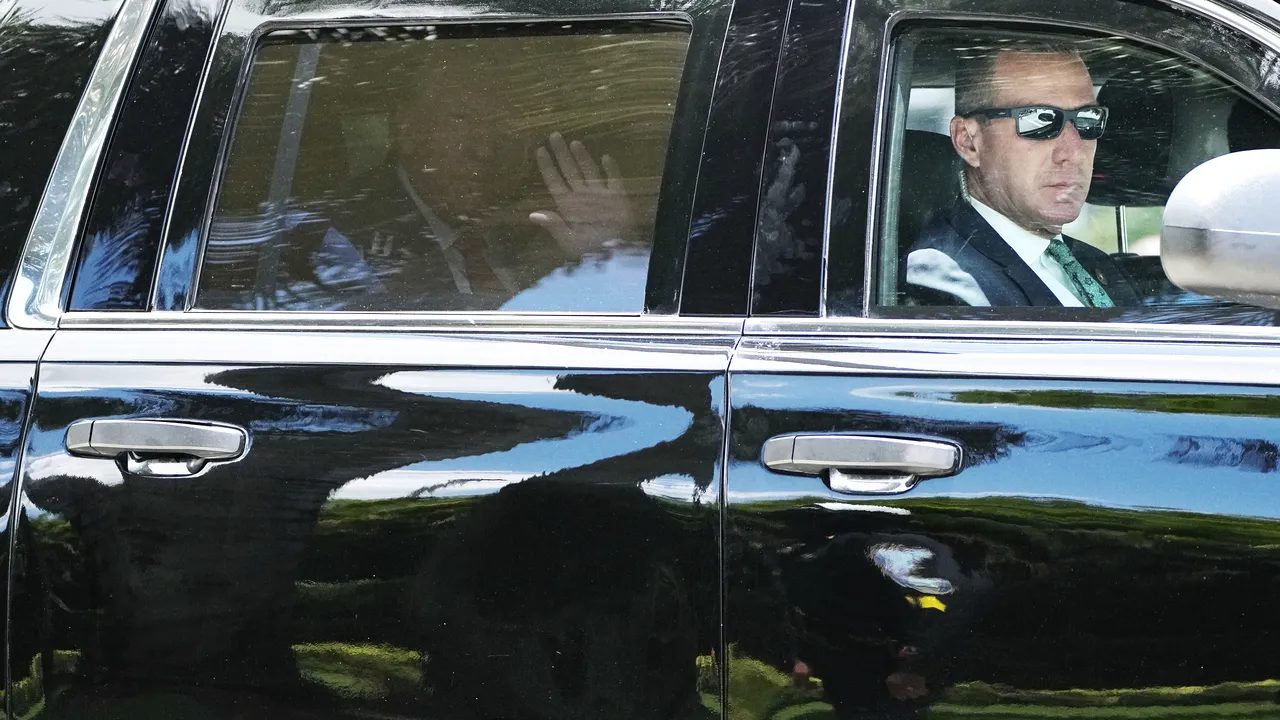 Trump a pledat nevinovat şi a părăsit instanţa la finalul procedurii / Avocat: Este un caz specific 