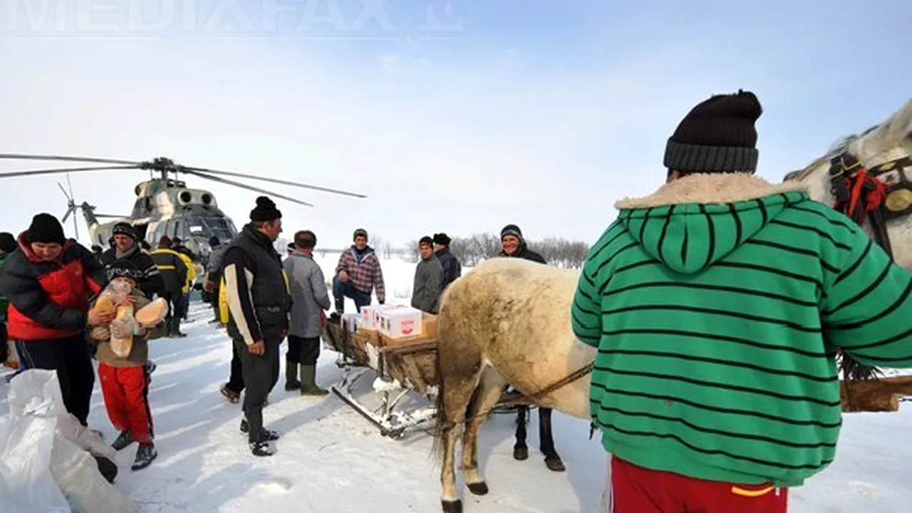 Pro TV, Gândul şi MEDIAFAX au ajuns la sinistraţii zăpezii pentru a le oferi alimente - GALERIE FOTO