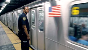 Două vagoane ale unui metrou au deraiat în Manhattan