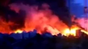 Incendiu puternic la o fabrică de cauciucuri din Bihor (Video)