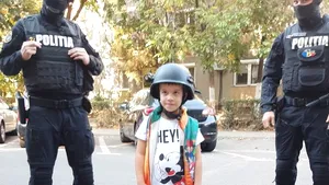 Mascaţii au venit la aniversarea vârstei de 6 ani a unui copil din Oradea