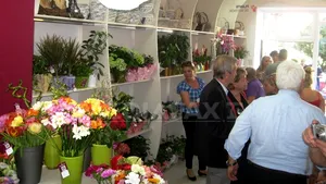 Demonstraţie publică de aranjamente florale, la inaugurarea celei mai noi florării din Arad - FOTO