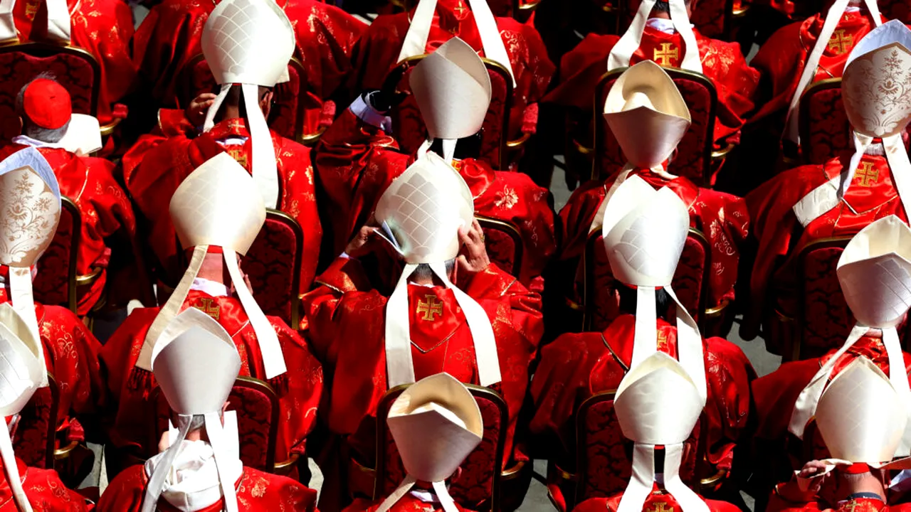 Un cardinal glumeşte că va „fugi în Sicilia” dacă va fi ales papă